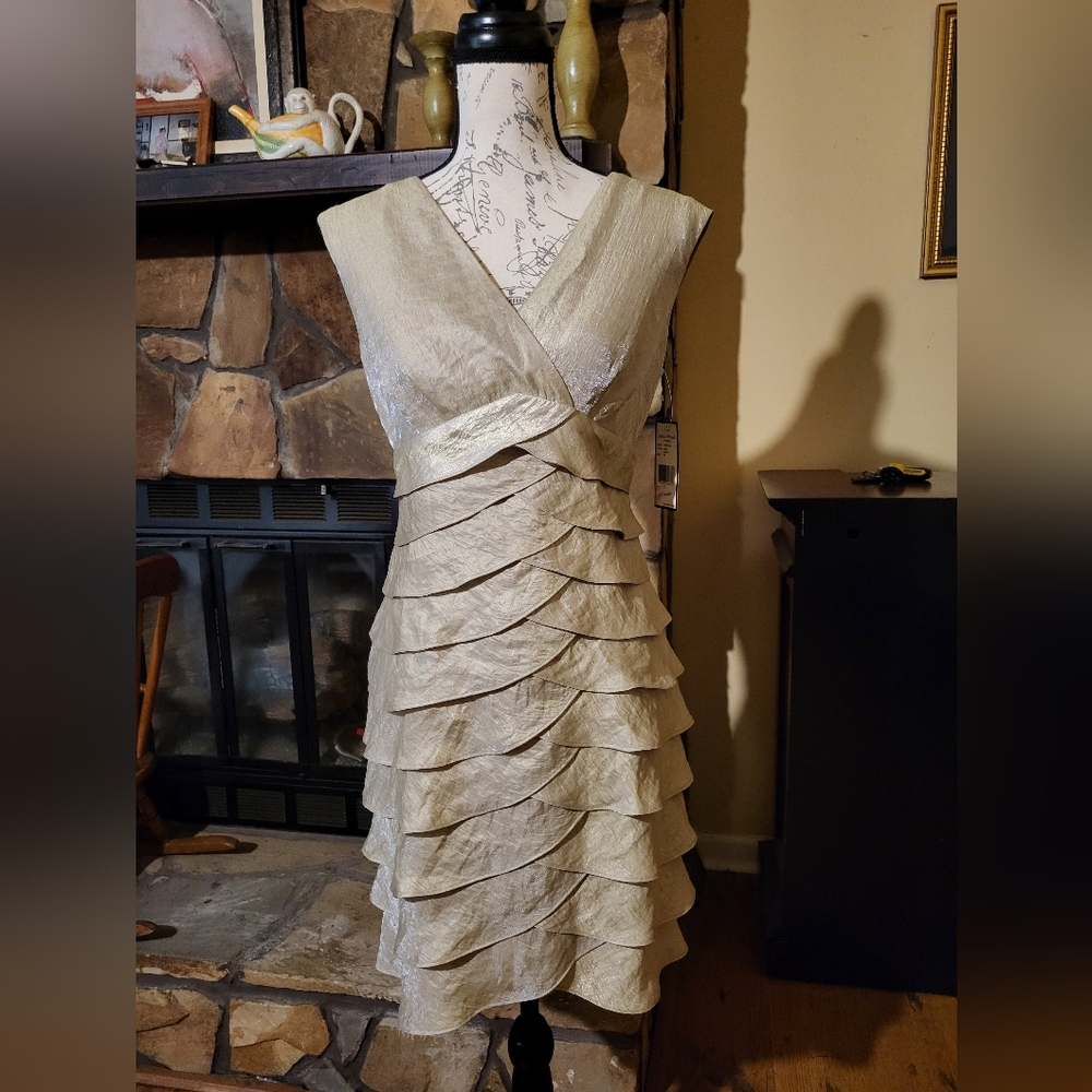 Shimmery gold Jessica Howard layered sleeveless dress. New with tags.